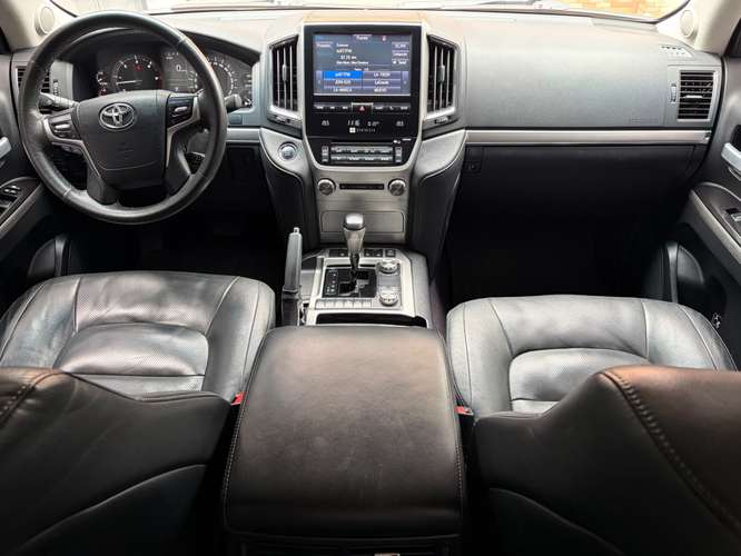 Toyota Land Cruiser VX de Agencia Modelo 2018