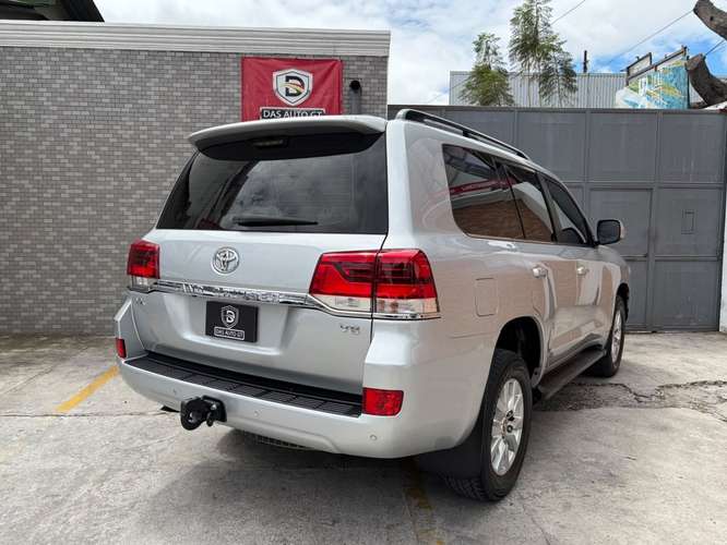 Toyota Land Cruiser VX de Agencia Modelo 2018