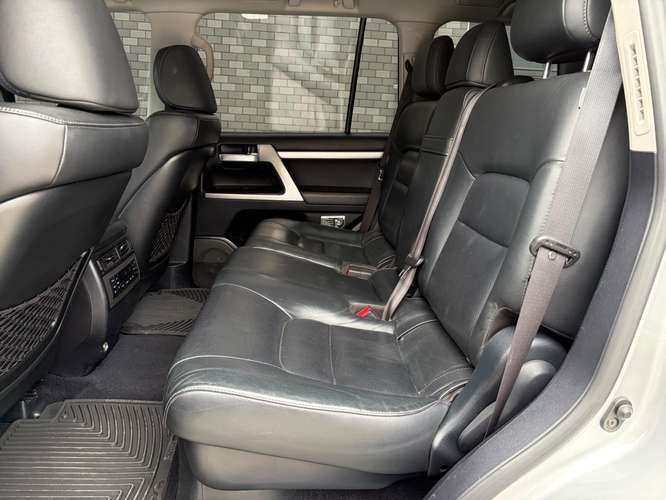 Toyota Land Cruiser VX de Agencia Modelo 2018