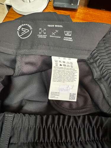 TRAJE - MARCA: HUGO BOSS- PERFORMANCE - NUEVO - ORIGINAL - COLOR: NEGRO - TALLA: 44R - PANTALON: 34