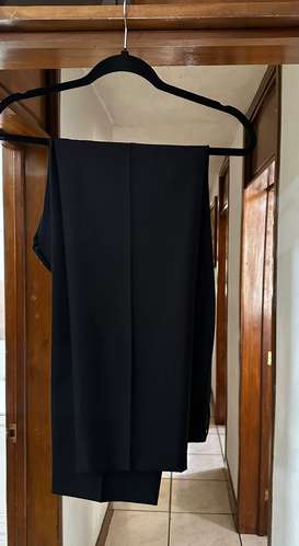 TRAJE - MARCA: HUGO BOSS- PERFORMANCE - NUEVO - ORIGINAL - COLOR: NEGRO - TALLA: 44R - PANTALON: 34