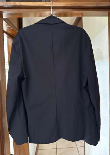 TRAJE - MARCA: HUGO BOSS- PERFORMANCE - NUEVO - ORIGINAL - COLOR: NEGRO - TALLA: 44R - PANTALON: 34