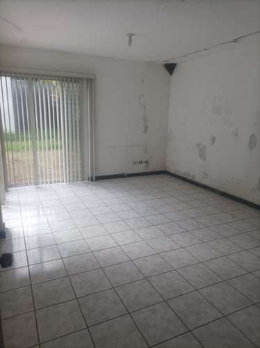 ALQUILER DE CASA DE 1 NÍVEL EN ZONA 11, COLONIA MARISCAL - Imagen 6