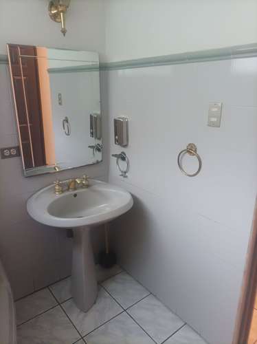 ALQUILER DE CASA DE 1 NÍVEL EN ZONA 11, COLONIA MARISCAL - Imagen 9