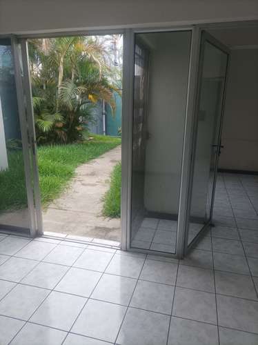 ALQUILER DE CASA DE 1 NÍVEL EN ZONA 11, COLONIA MARISCAL - Imagen 4