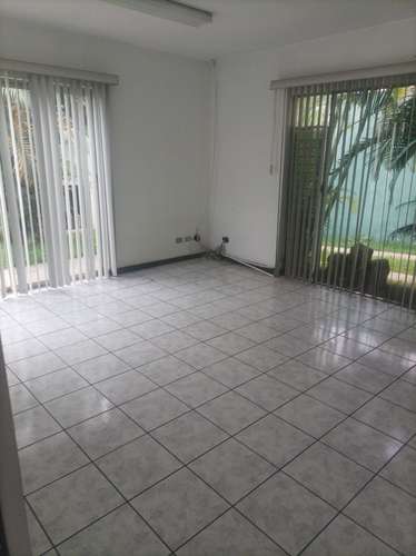 ALQUILER DE CASA DE 1 NÍVEL EN ZONA 11, COLONIA MARISCAL - Imagen 7