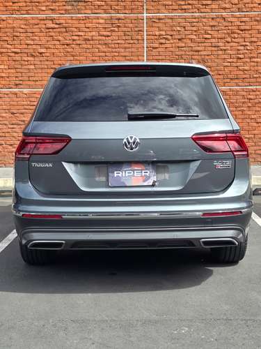 VOLKSWAGEN TIGUAN HIGHLINE 2.0 AUTOMÁTICA 4 MOTION 4 CIL. 2019 AGENCIA - Imagen 4