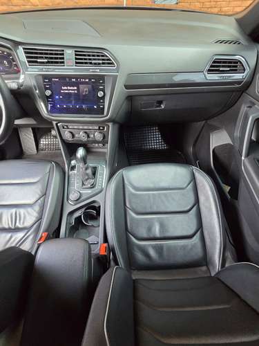 VOLKSWAGEN TIGUAN HIGHLINE 2.0 AUTOMÁTICA 4 MOTION 4 CIL. 2019 AGENCIA - Imagen 15