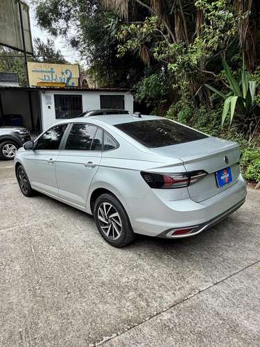 VOLKSWAGEN VIRTUS HIGHLINE 1.6 AUTOMÁTICO 4 CIL. 2022 AGENCIA - Imagen 5