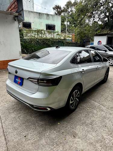 VOLKSWAGEN VIRTUS HIGHLINE 1.6 AUTOMÁTICO 4 CIL. 2022 AGENCIA - Imagen 9