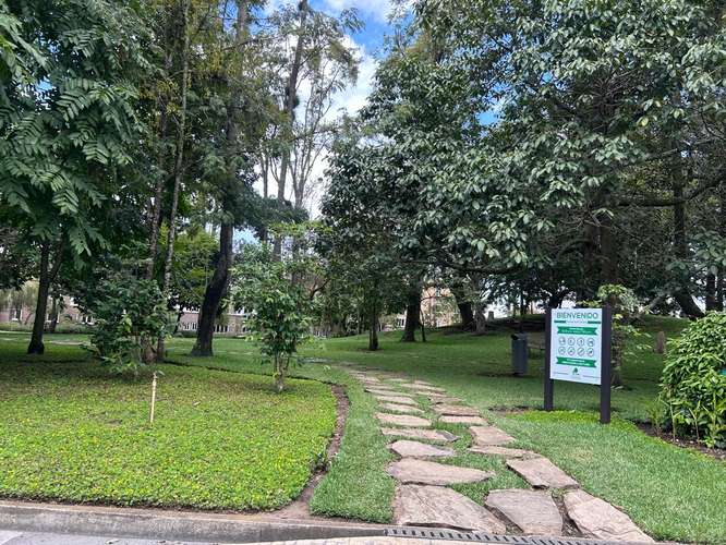 Apartamento en Condado Naranjo: 2 habitaciones, 3 baños, balcón y 2 estacionamientos - Imagen 11