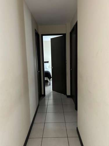 Apartamento en Condado Naranjo: 2 habitaciones, 3 baños, balcón y 2 estacionamientos - Imagen 2