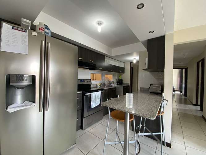Apartamento en Condado Naranjo: 2 habitaciones, 3 baños, balcón y 2 estacionamientos - Imagen 7