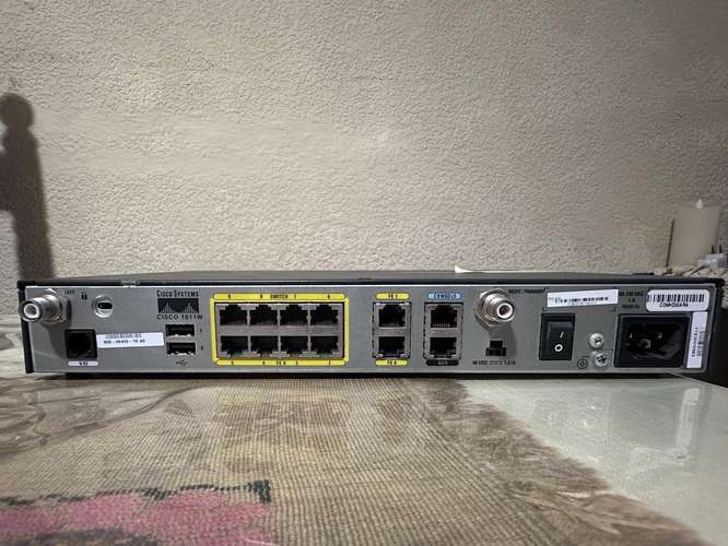 Router Cisco 1811W Wireless – Serie 1800 - Imagen 2