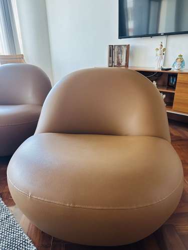 Par de Sillones Otomanes Giratorios 360° – Diseño Moderno / Cognac