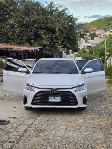COMO NUEVO DE AGENCIA TOYOTA YARIS IMPECABLE MECÁNICO 