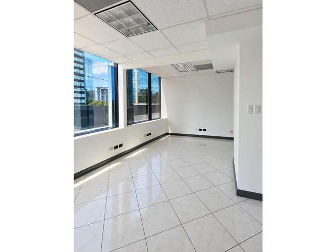  OFICINA EN RENTA – 8 AMBIENTES + 2 BAÑOS | EUROPLAZA | ZONA 14 - Imagen 7