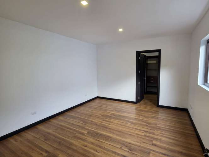 VENTA DE VIVIENDA EN EXCELENTE ESTADO EN LOMAS DE SAN ISIDRO, ZONA 16 - Imagen 16