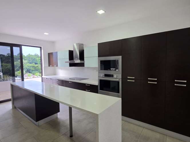 VENTA DE VIVIENDA EN EXCELENTE ESTADO EN LOMAS DE SAN ISIDRO, ZONA 16 - Imagen 3