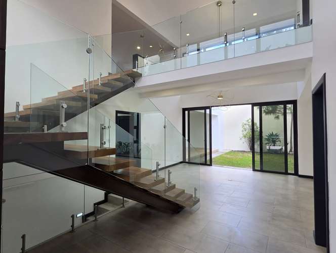 VENTA DE VIVIENDA EN EXCELENTE ESTADO EN LOMAS DE SAN ISIDRO, ZONA 16 - Imagen 5