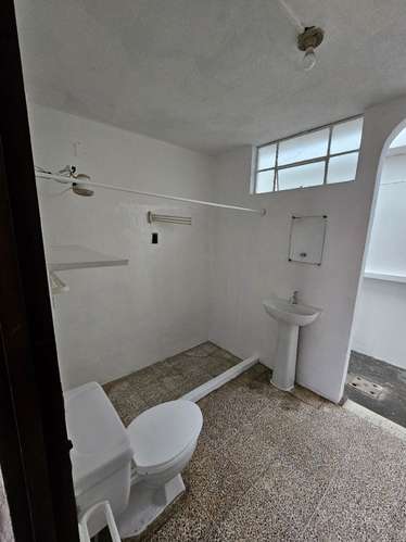 Apartamento en alquiler en zona 6. - Imagen 8