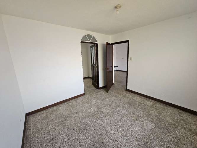 Apartamento en alquiler en zona 6. - Imagen 7