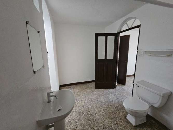 Apartamento en alquiler en zona 6. - Imagen 9