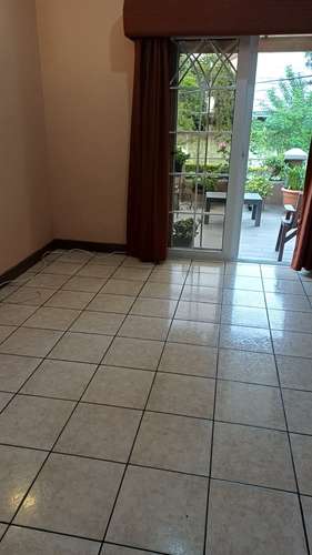 Alquilo Casa en Residencial dentro de garita en zona 16 - Imagen 6