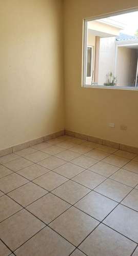 Alquilo Casa en Residencial dentro de garita en zona 16 - Imagen 11