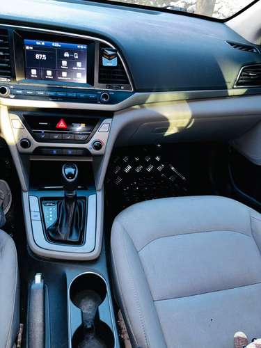 Hyundai Elantra SEL 2018