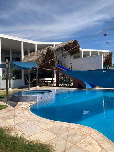 Hermoso chalet en venta frente a la playa de Monterrico con piscina y vista al mar - Imagen 2