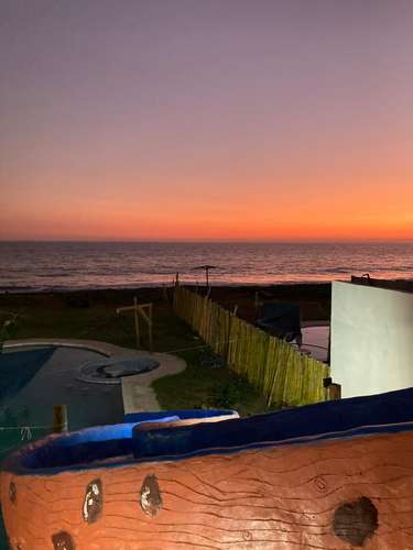 Espectacular chalet de 5 dormitorios frente al mar en Iztapa con piscina y jacuzzi - Imagen 3