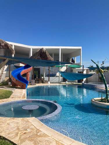Espectacular chalet de 5 dormitorios frente al mar en Iztapa con piscina y jacuzzi