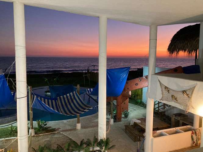 Espectacular chalet de 5 dormitorios frente al mar en Iztapa con piscina y jacuzzi - Imagen 12