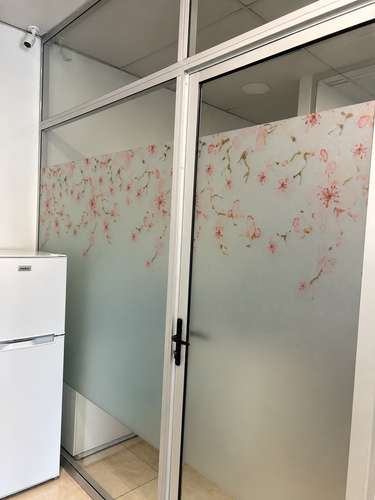 Oficina en venta en Edificio Crece, Mixco: 6 espacios, 1 estacionamiento y seguridad 24 horas