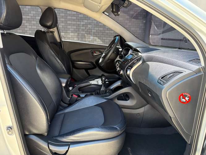 Hyundai Tucson de Agencia Modelo 2014 - Imagen 14