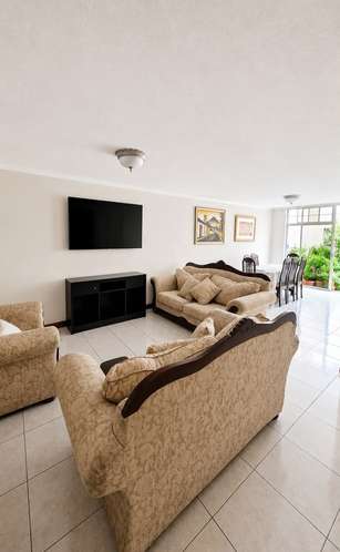 Vendo Casa Grande 5 Habitaciones Esquina Madeira Condado Naranjo