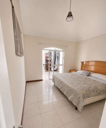 Vendo Casa Grande 5 Habitaciones Esquina Madeira Condado Naranjo