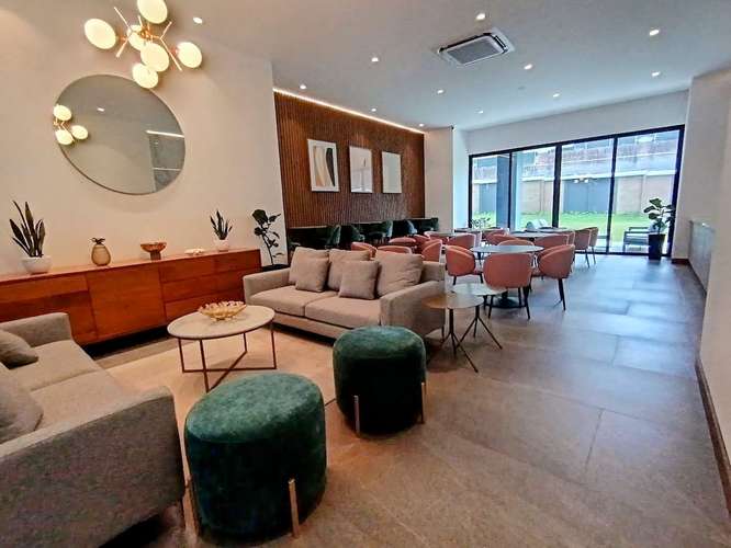 Apartamento en renta en Parque 14, zona 14, con balcón y vista a Plaza Central - Imagen 6