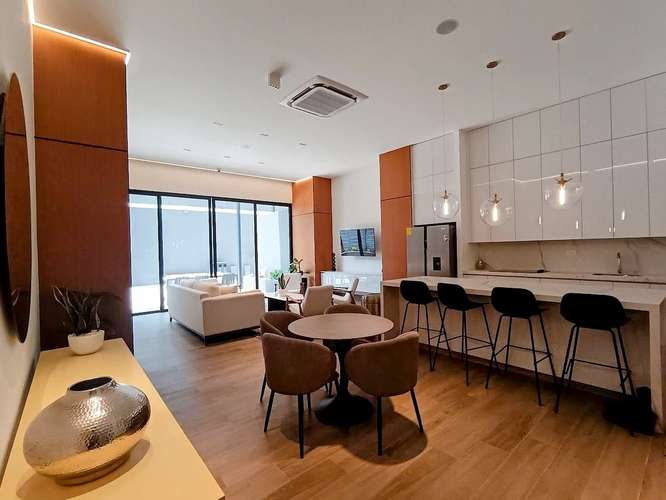 Apartamento en renta en Parque 14, zona 14, con balcón y vista a Plaza Central - Imagen 9