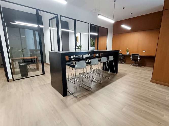 Apartamento en renta en Parque 14, zona 14, con balcón y vista a Plaza Central - Imagen 10