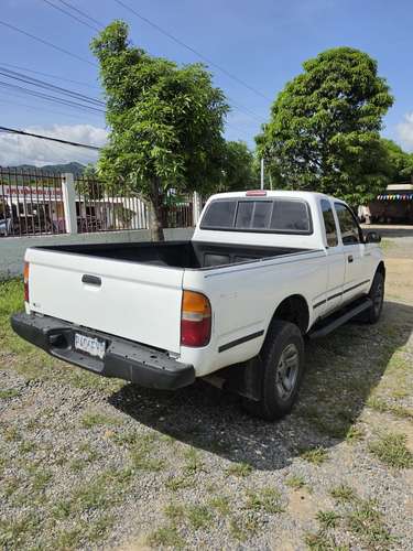 Toyota Tacoma 99 4x4 /// 4 cilindros 