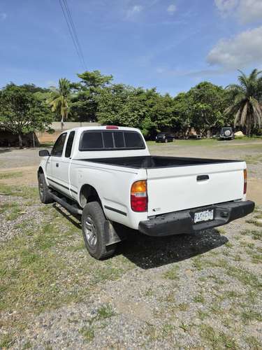 Toyota Tacoma 99 4x4 /// 4 cilindros 