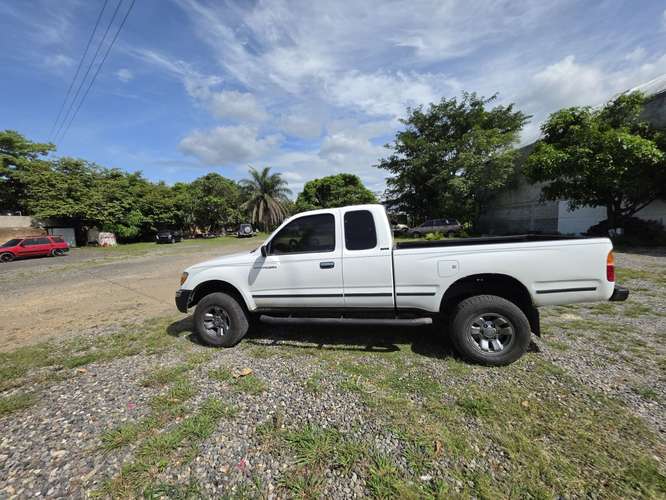 Toyota Tacoma 99 4x4 /// 4 cilindros 