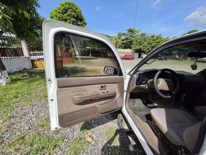 Toyota Tacoma 99 4x4 /// 4 cilindros 