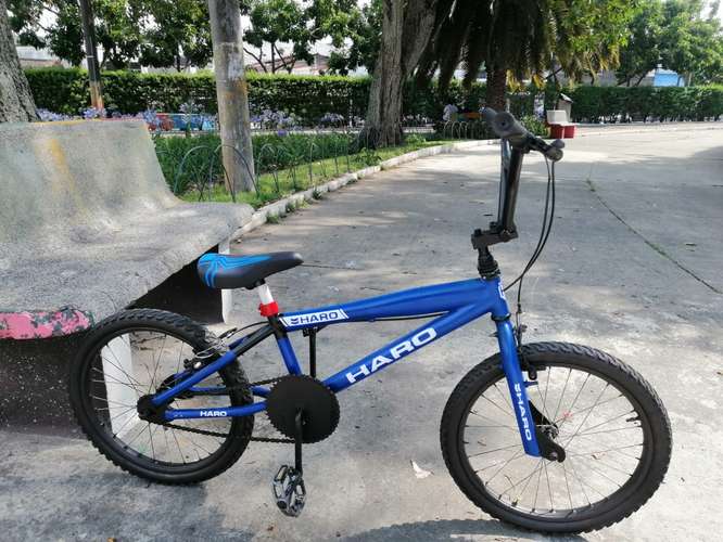 VENDO BICICLETA BMX #20 PARA TRUCOS LLANTAS EN BUEN ESTADO FRENOS FUNCIONANDO NADA QUÉ INVERTIR. - Imagen 4