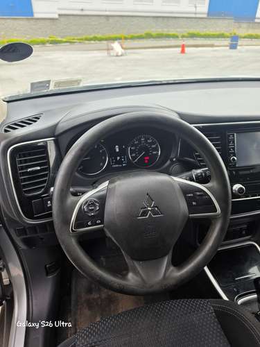 Vendo Linda Mitsubishi Outlander ES modelo 2020 4x2 