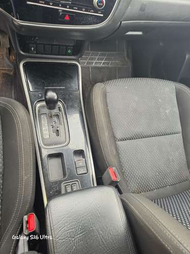 Vendo Linda Mitsubishi Outlander ES modelo 2020 4x2 