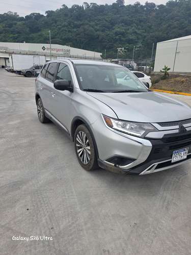 Vendo Linda Mitsubishi Outlander ES modelo 2020 4x2 