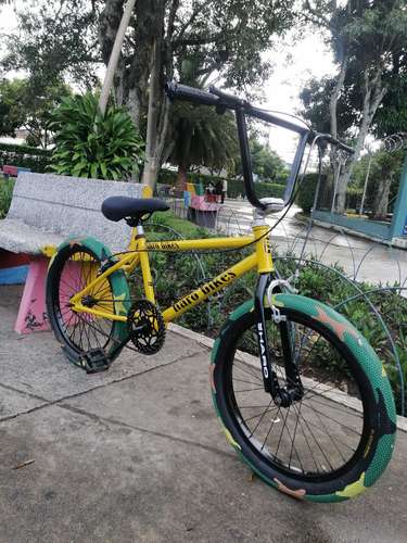 VENDO BICICLETA BMX #20 LLANTAS NUEVAS CAMUFLAJEADAS 20X2.40 FRENOS FUNCIONANDO GANGA. - Imagen 3
